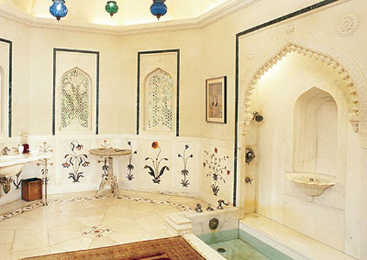 Duke Bath On their honeymoon in 1935, husband Cromwell wrote, Duke fell in love "with the Taj Mahal and all the beautiful marble tiles with their lovely floral designs." She immediately commissioned a bathroom inspired by the inlaid motifs. Phtograph: Smithsonian Magazine. Copyright.