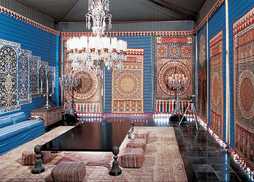 Duke Dining In the early 1960s, Duke turned the dining room into a tentlike environment, with Egyptian and Indian textiles, evocative of nomadic Islamic life. Photograph: Smithsonian Magazine, Copyright