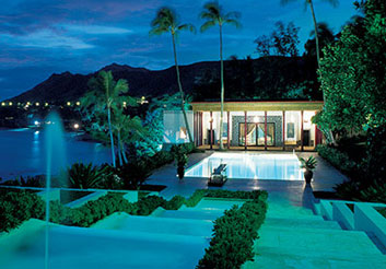 The "Shangrila" in Honolulu, Hawaii The Shangrila built by Doris Duke is now a museum showcasing her unique collection of Islamic Art. Photo: Smithsonian Magazine, Copyright.