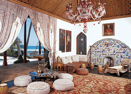 Duke Guesthouse Used as a pool house/guesthouse, Shangri La's "Playhouse" was patterned after a 17th-century royal pavilion in Esfahán, Iran. It's interior features artworks created during the 19th-century reign of Iran's Qajar dynasty. Phtograph: Smithsonian Magazine, Copyright