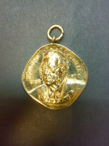 Obverse of a medal commemorating the Diamond Jubilee of Aga Khan III. Photo: Nizar Noorali Collection, Pakistan