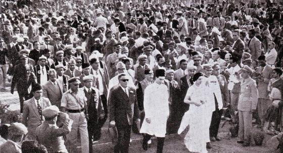 Aga Khan IV arriving at Karachi enthronement, accompanied by Prime Minister Mirza. Photo: Ismailimail