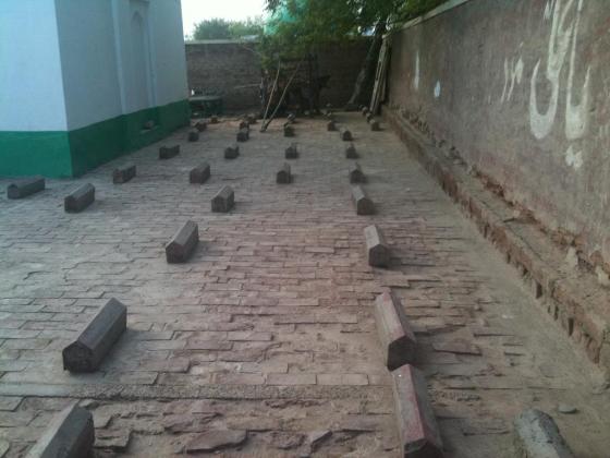 Pir Sadardin's mausoleum - courtyard