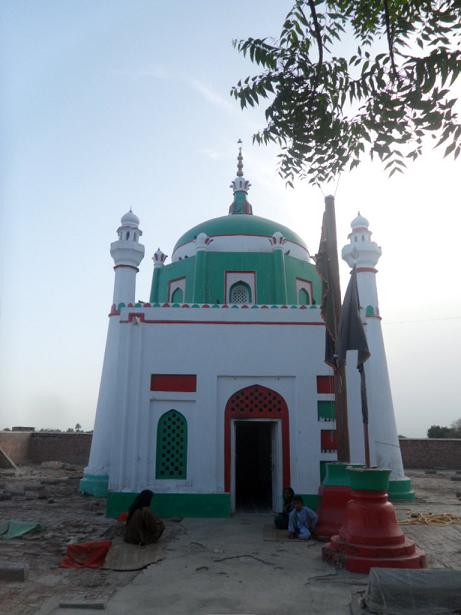 Mausoleum of Pir Sadardin.