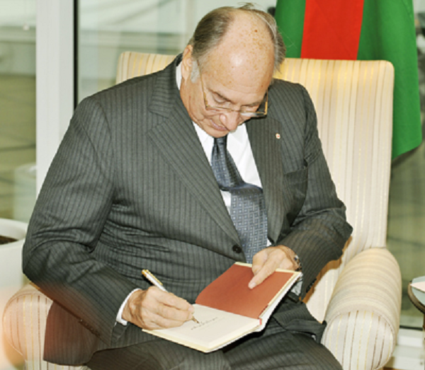 His Highness Aga Khan signing his book "Where Hope Takes Root" for the Premier of British Columbia during his 2008 visit to the province to celebrate his Golden Jubilee. Ismailis will be celebrating his 57th Imamat Day on July 11, 2014. Please click on image for Imamat article. Photo: With permission of The Vancouver Sun. Copyright.