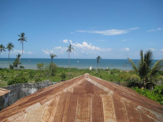 A stunning view of the Indian Ocean from the roof-top of the Bagamoyo Jamatkhana. Please click for home page of Simerg's Photo Blog. Photo: Shariffa Keshavjee, Nairobi, Kenya. Copyright.