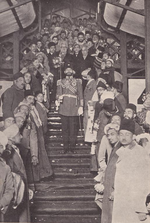 His Highness the Aga Khan arrives at the Railway Station in Delhi to preside over at the All Parties Moslem Conference held in the city.