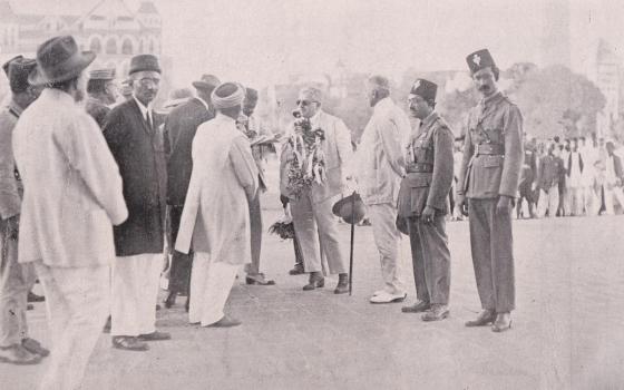 His Highness the Aga Khan departing for Africa from Bombay port's Apollo Pier.