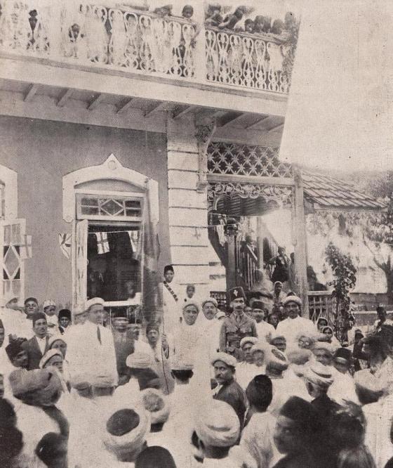 1928: The raising of His Highness the Aga Khan's Flag at Andheri, near Bombay.