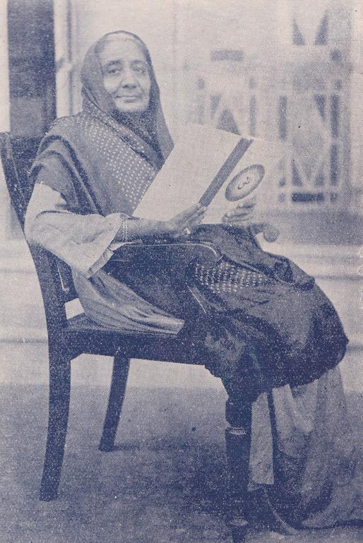 A portrait of Jenabai Navasariwala
