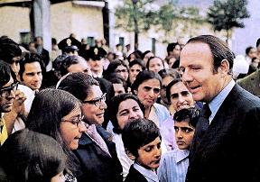 Prince Sadrudin Aga Khan pictured with Ugandan Asian refugees at the Naples refugee centre. Photo: Vali Jamal Collection. Copyright.