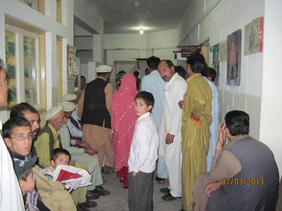 A large turn-out at the clinic when people heard about the surgery to remove cataracts so that they would see again. Photo: Badrudin Kurwa Collection. Copyright.