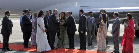 Mawlana Hazar Imam arrives in New Delhi and is received by leaders of the Jamat and the Aga Khan Development Network. Photo: AKDN/Gary Otte.