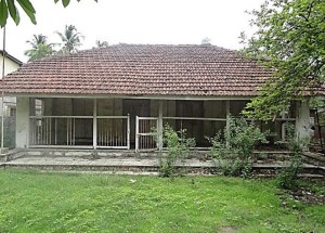 The original Daman jamatkhana, above, and a neighbouring Parsee house, below. The jamatkhana was closed in the 1960′s due to its condition.