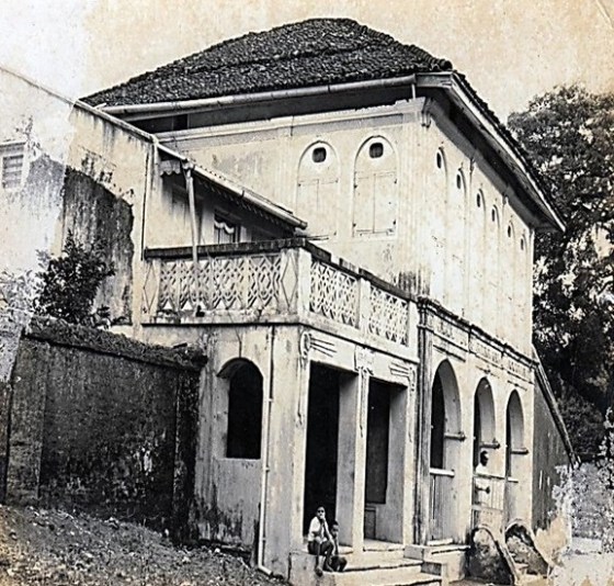 Parsee house, neighbouring the old Daman jamatkhana.
