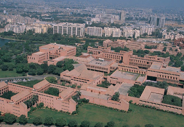 An aerial view of the Aga Khan University in Karachi, Pakistan. The University was chartered as Pakistan's first private international university in 1983 during the reign of President Zia ul-Haq. Photo: Aga Khan Development Network.