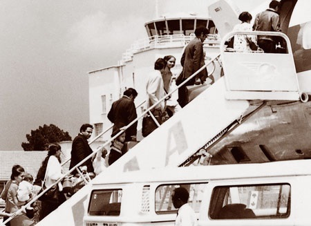 Asian refugees boarding a plane at Kampala's Entebbe airport after Idi Amin's edict in 1972 cleansing Uganda of its Asian citizens and residents. Photo: Government of Canada archives.