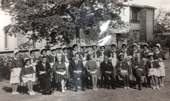 His Highness the Aga Khan in a group photo with nurses. Photo: Kunden Paatni Archives.