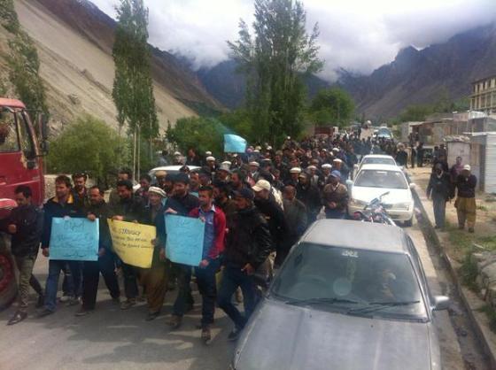 Peaceful protests at a demonstration held in Gulmit village of Upper Hunza against Safoora Chowrangi attack. Photo: Pamirtimes.net