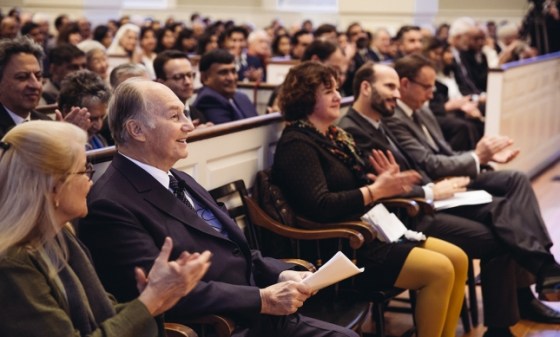 Audience applauds as His Highness the Aga Khan is welcomed to Harvard by Professor Ali Asani. Photo: The Ismaili/Farhez Rayani 