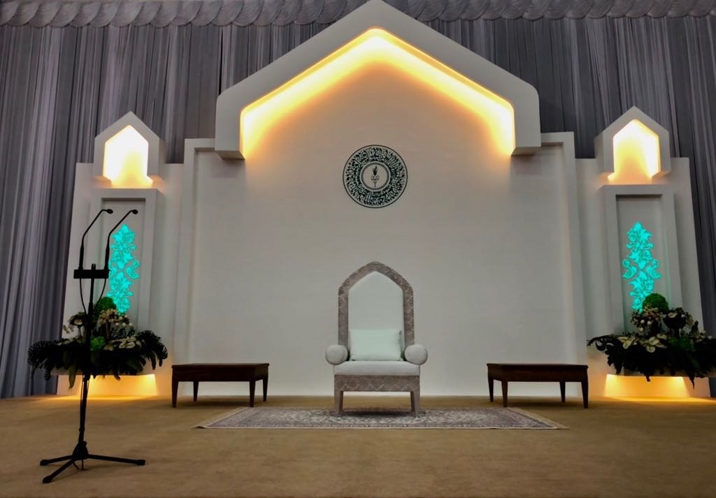 Aga Khan Mawlana Hazar Imam Nairobi Darbar Stage cropped