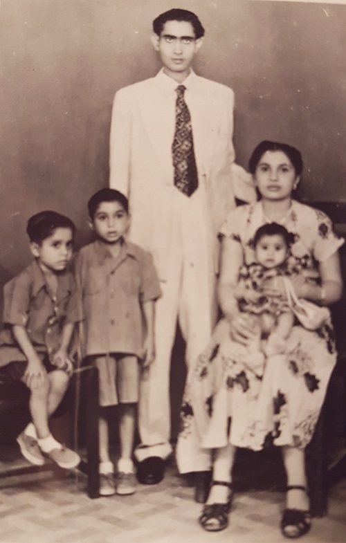 20170514_093818_Portrait of Family