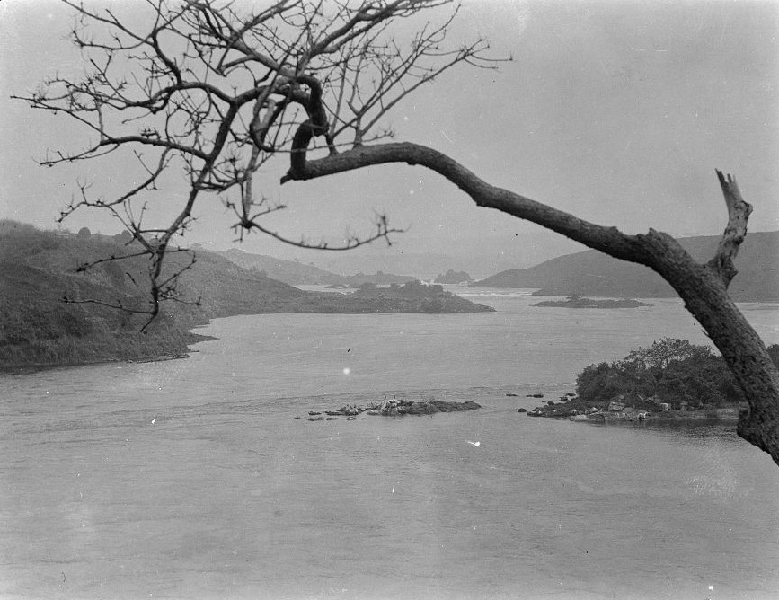 Jinja. Victoria Nile above the Rippon Falls.