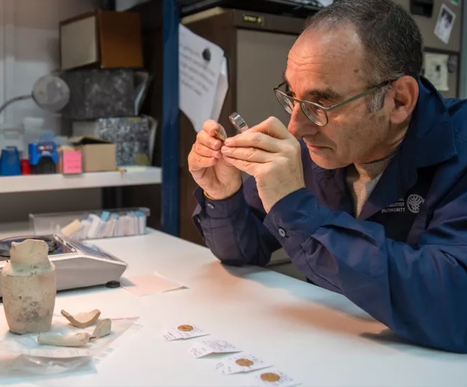 Examination of coins unearthed in Jerusalem
