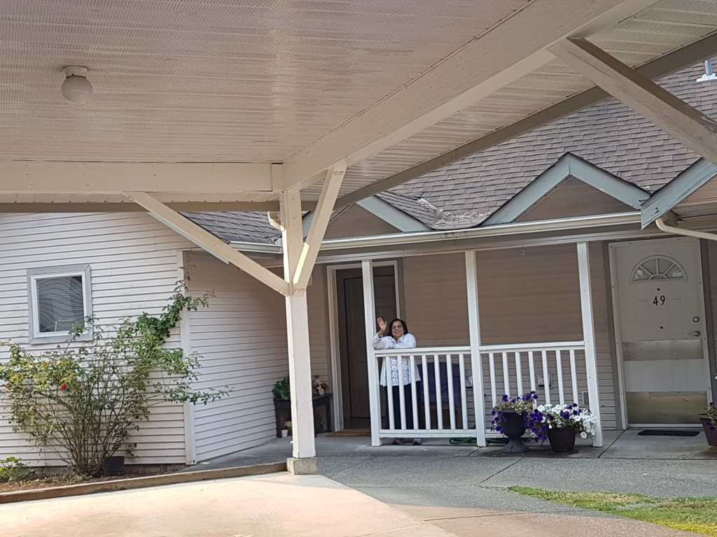 Mrs. Merchant alwaeza malek jehangir merchant waving goodbye