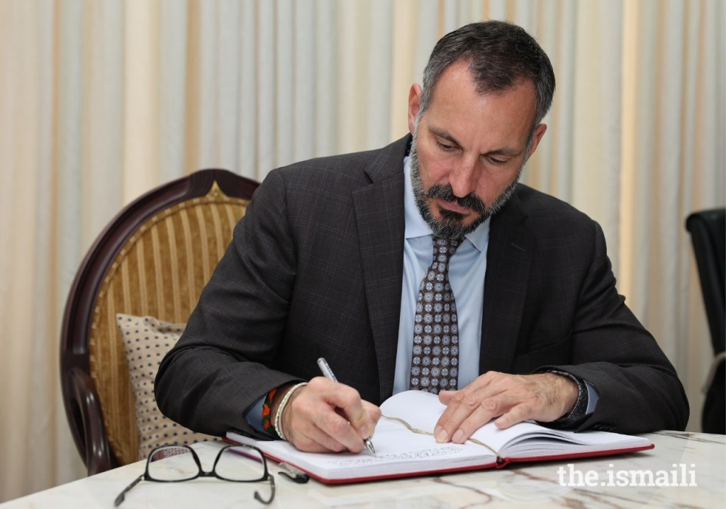 Prince Rahim Aga Khan, Mozambique, Simerg