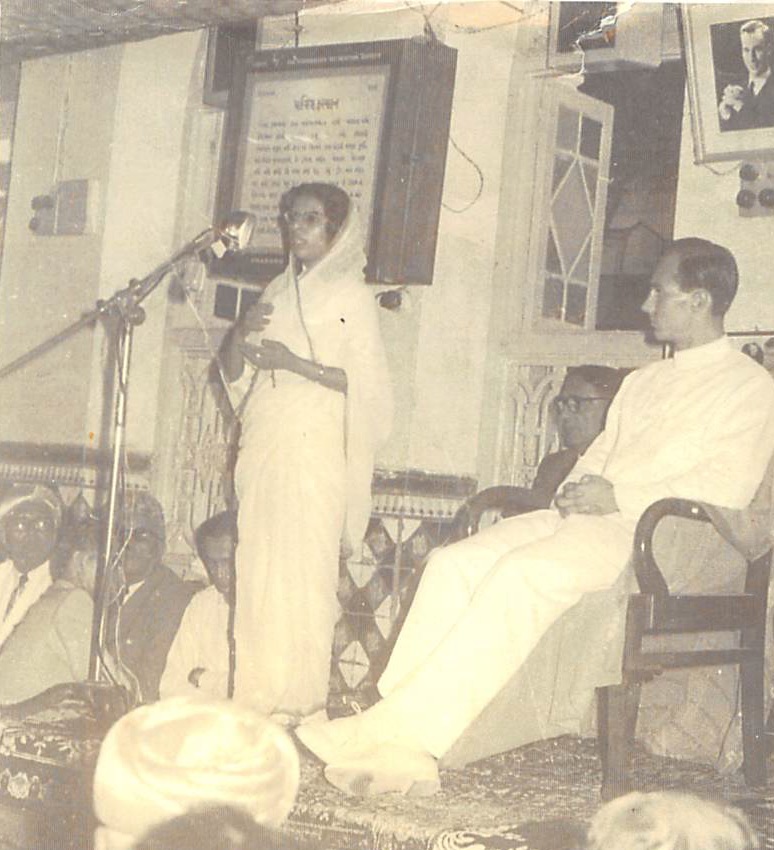 Aga Khan listening to sermon Simerg