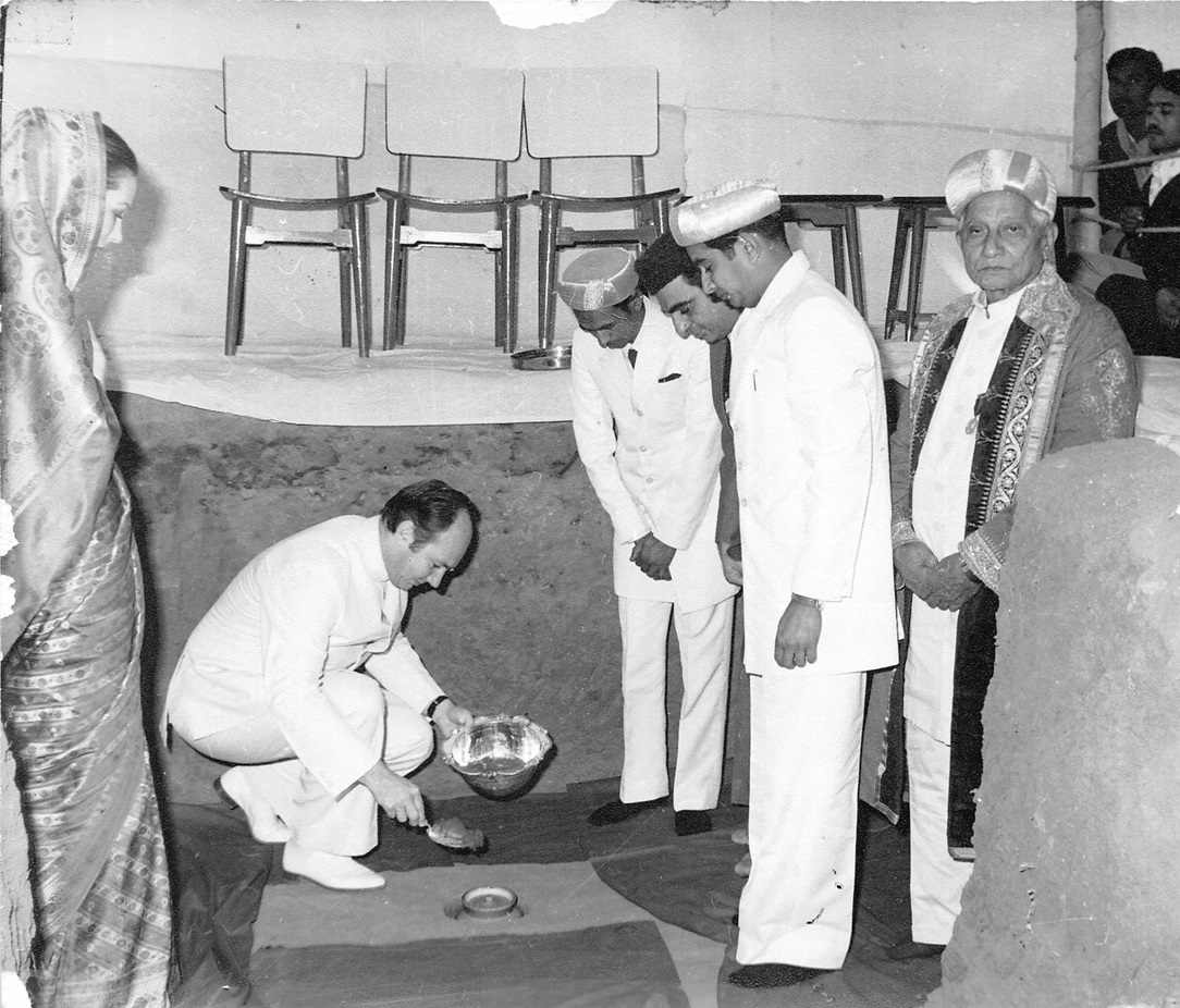 The Aga Khan performs foundation of new Ismaili Jamatkhana in Methan, India