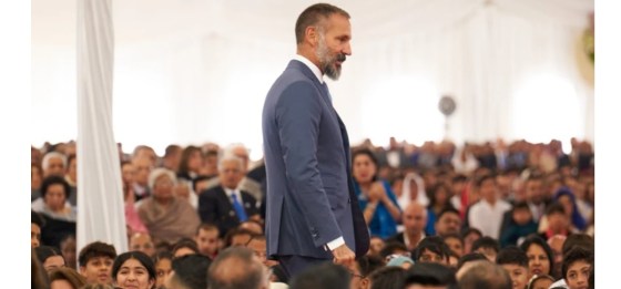 Aga Khan bestows Didar to Ismailis gathered in Nairobi